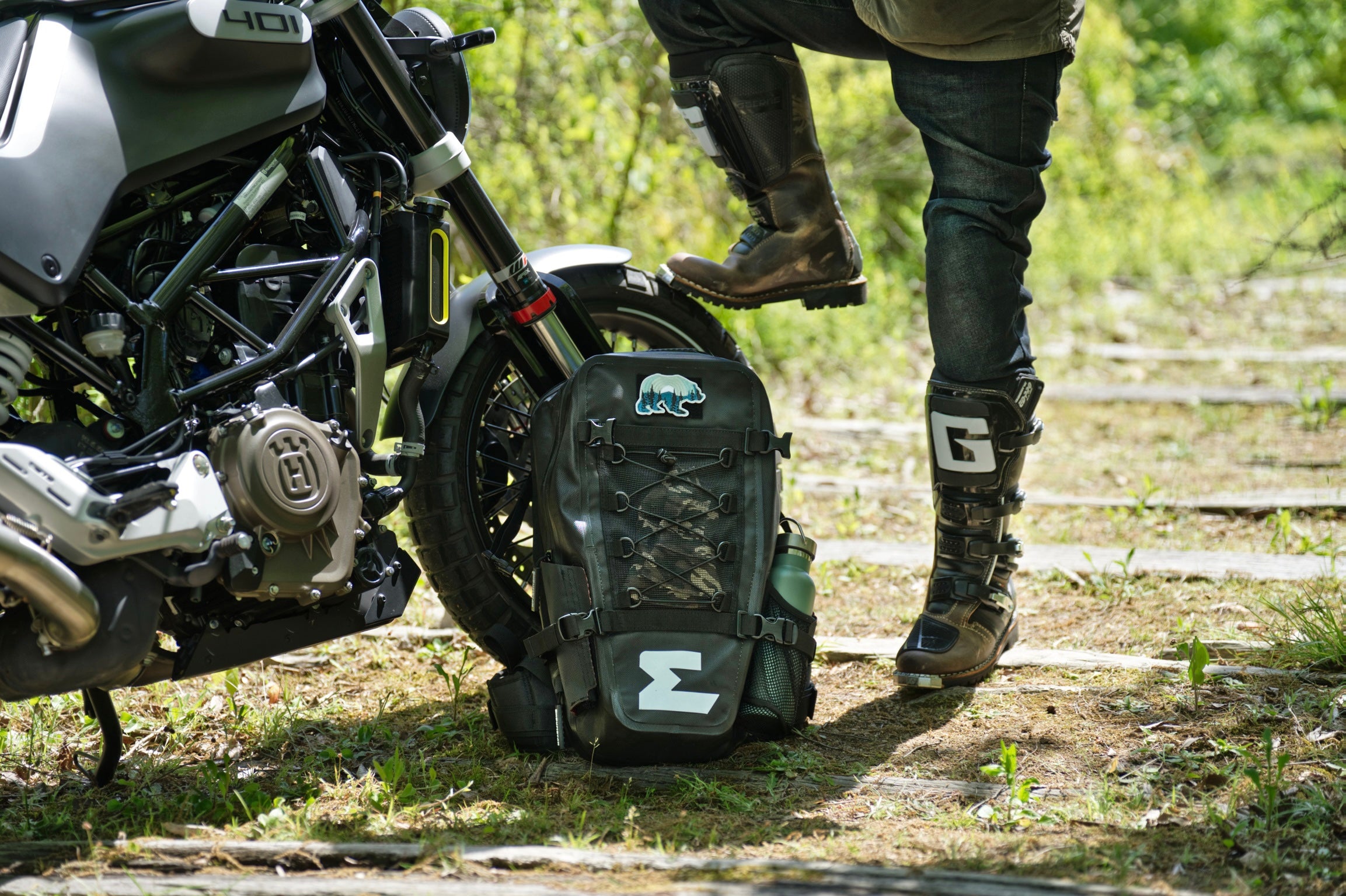 akkey_photograph｜Husqvarna Svartpilen 401 se｜GAERNE ED-PRO art