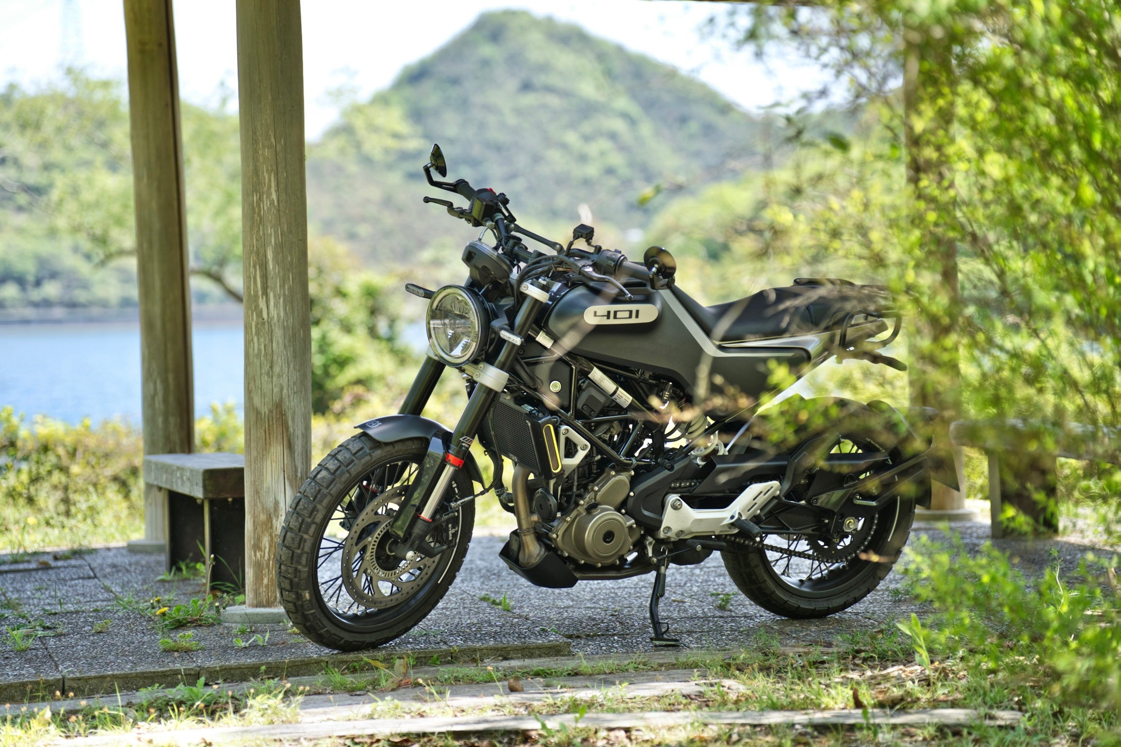 akkey_photograph｜Husqvarna Svartpilen 401 se｜GAERNE ED-PRO art