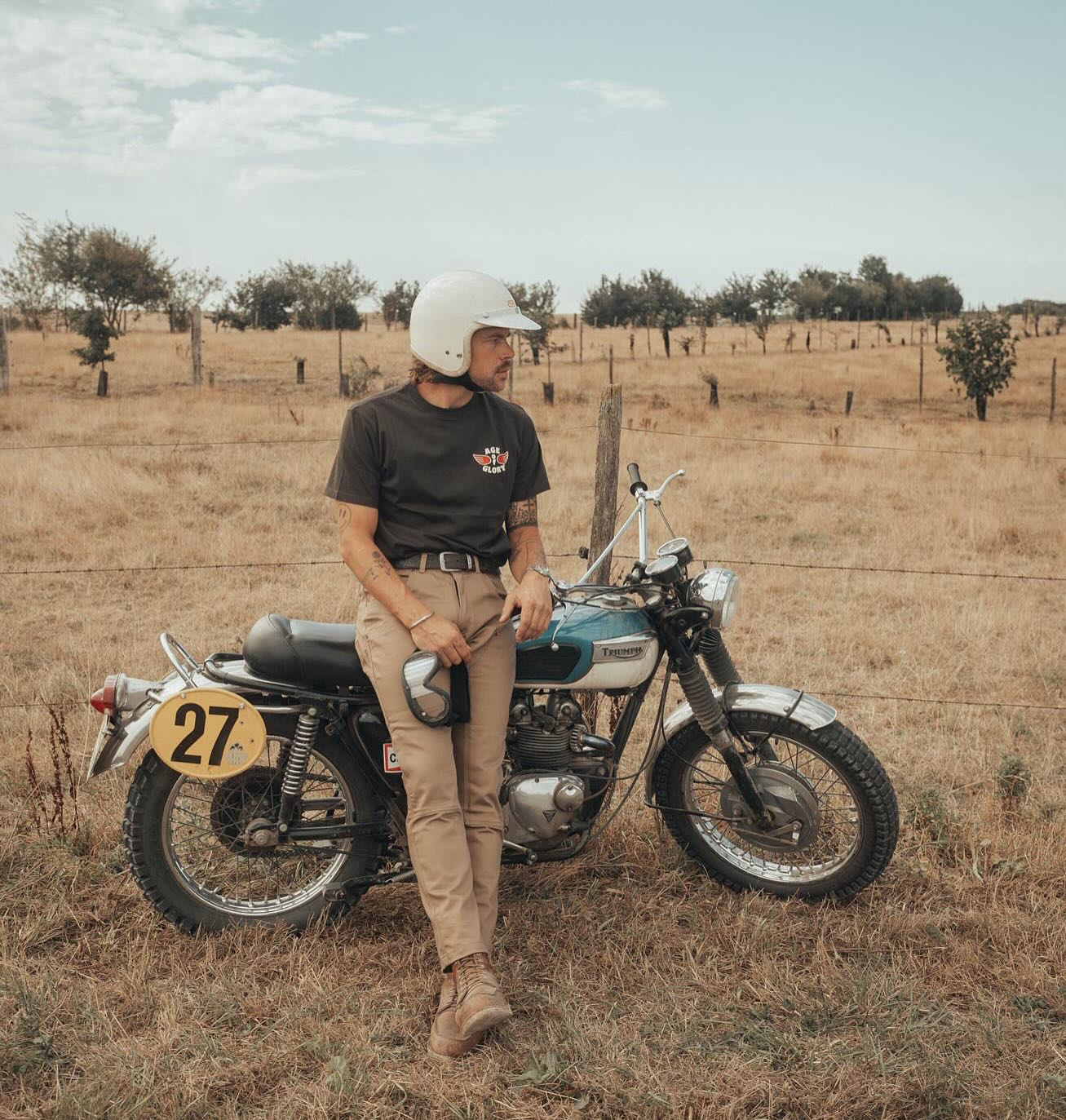 サービス カーキ