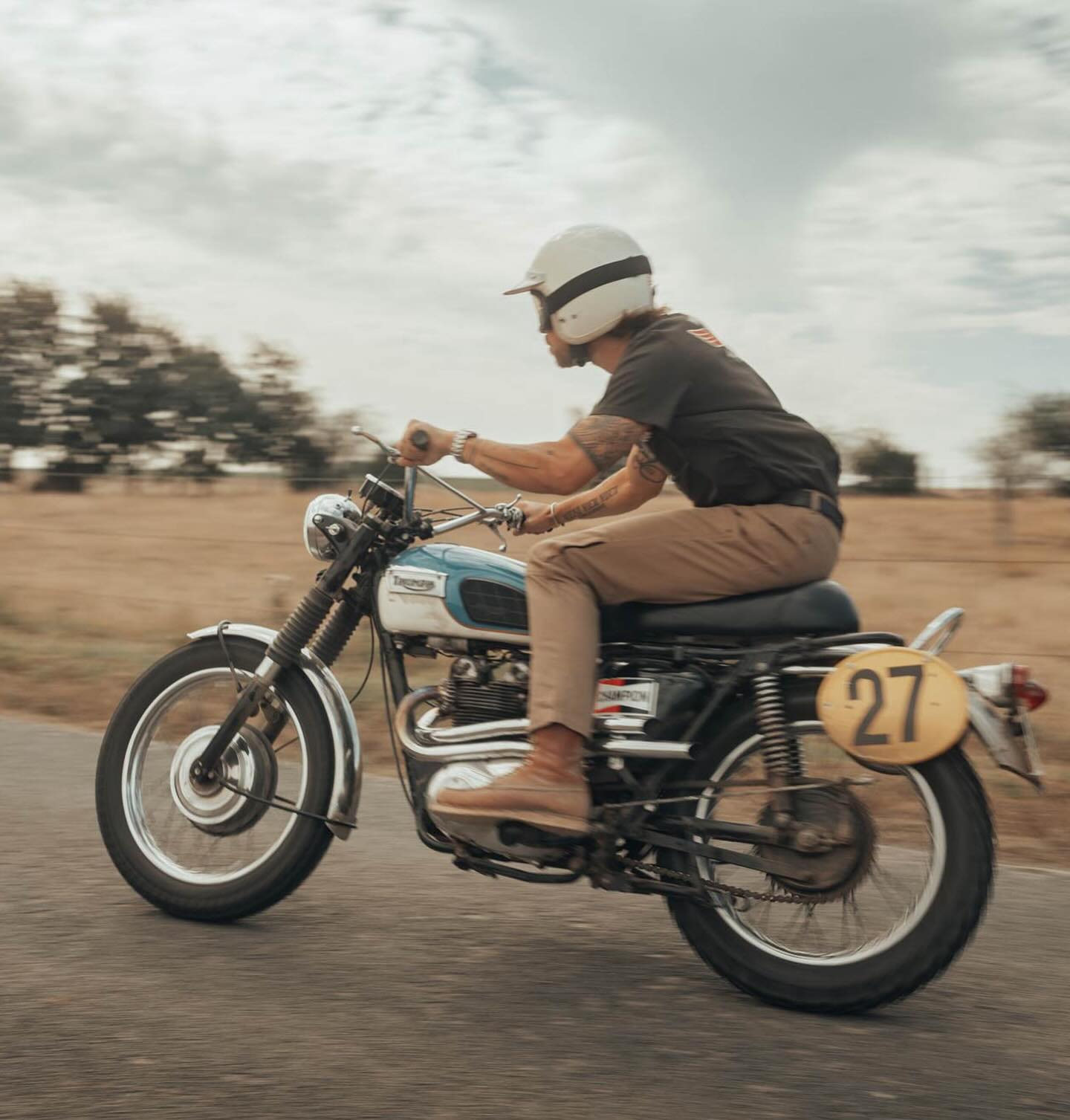 サービス カーキ