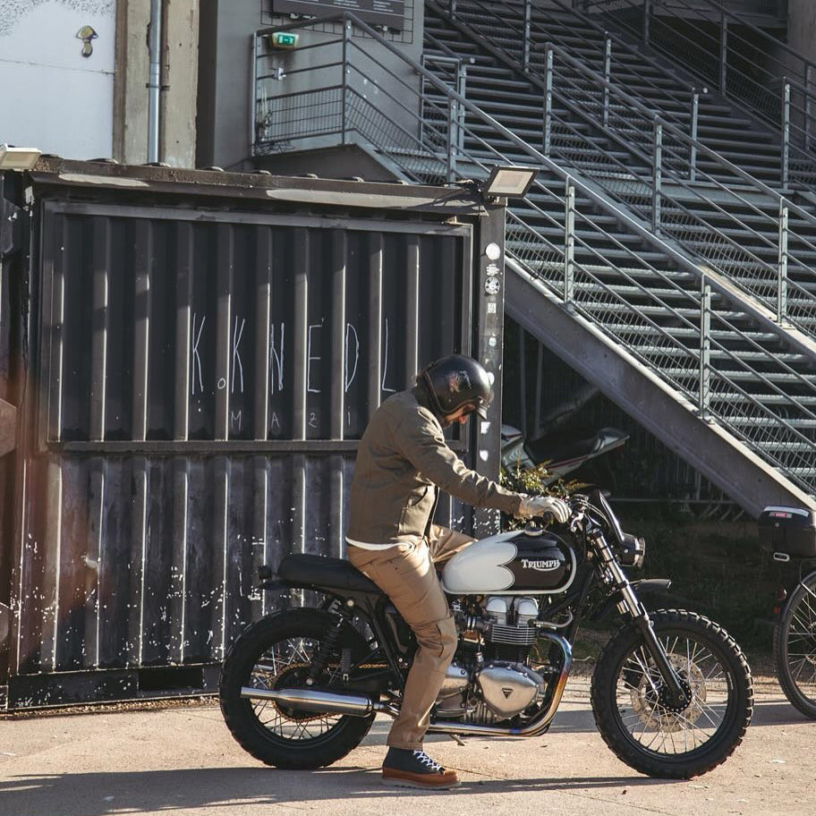 サービス カーキ