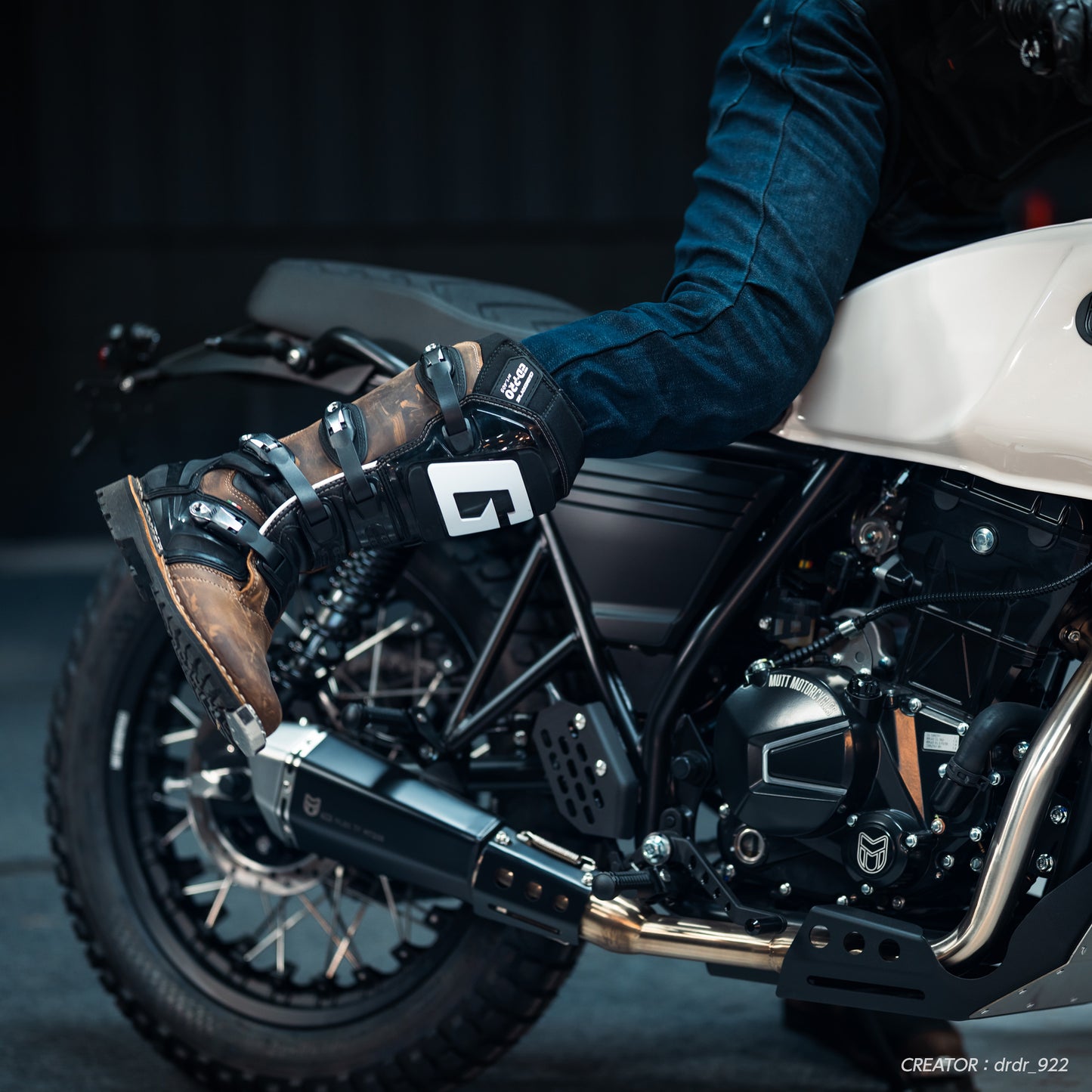 ツアラー ブルー